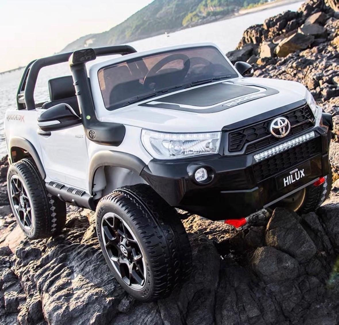 Toyota Hilux Rugged 24V 7AH Asiento de Cuero, 2 motores, Luces Delanteras y Traseras - Imagen 4